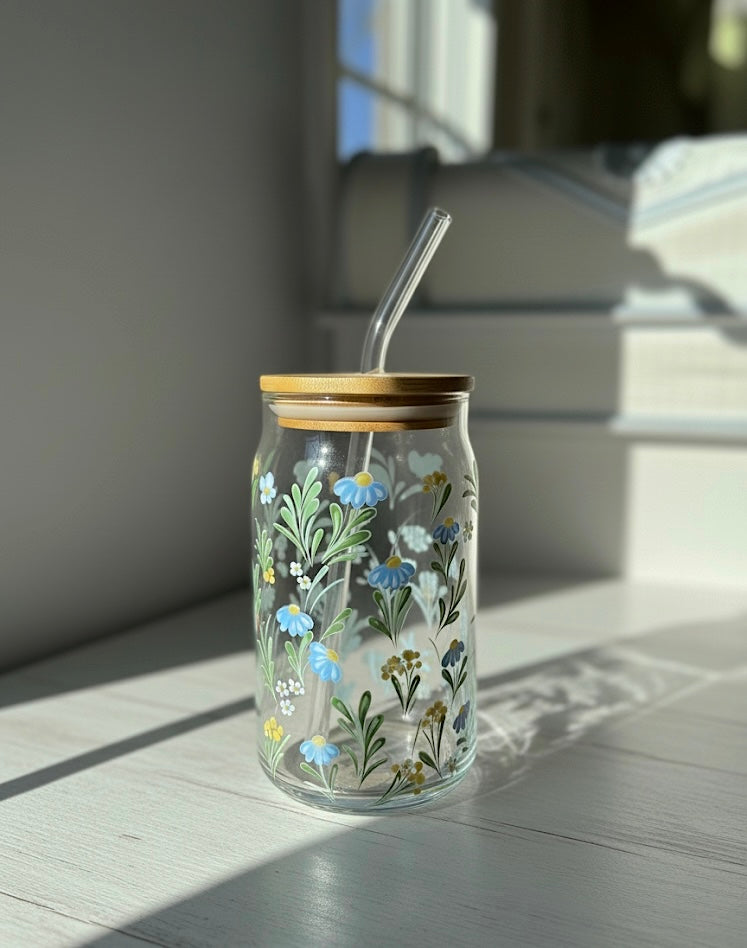 Blue Daisies glass can with lid and straw 16oz